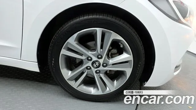 Hyundai AVANTE 2018 — фото 7
