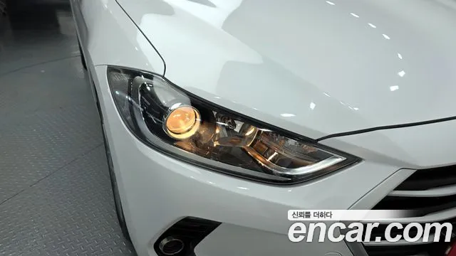 Hyundai AVANTE 2018 — фото 8