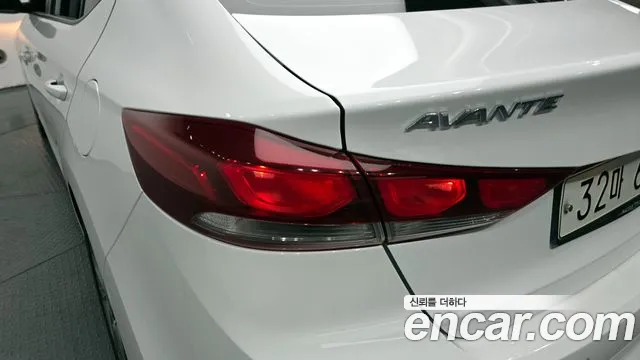 Hyundai AVANTE 2018 — фото 9