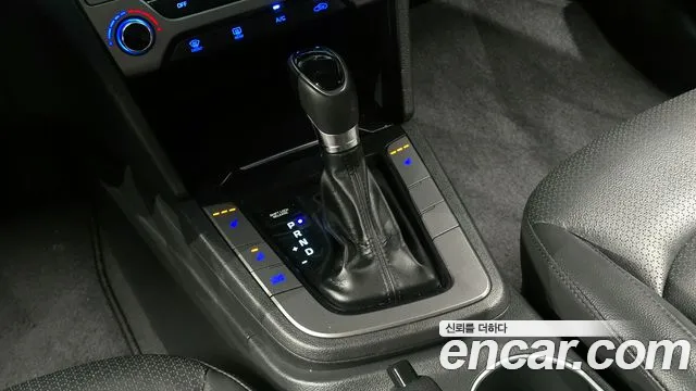 Hyundai AVANTE 2017 — фото 12