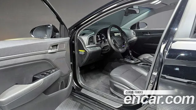 Hyundai AVANTE 2017 — фото 13