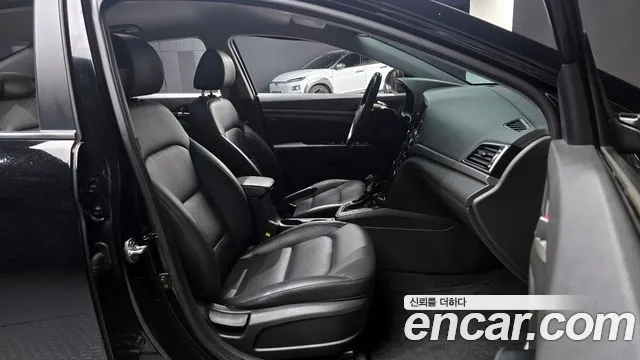Hyundai AVANTE 2017 — фото 17