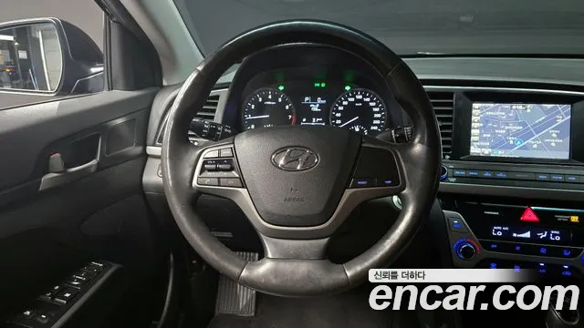 Hyundai AVANTE 2017 — фото 19