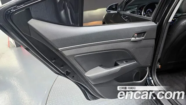 Hyundai AVANTE 2017 — фото 15