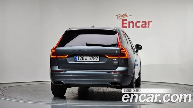 Volvo XC60 2019 — фото 4