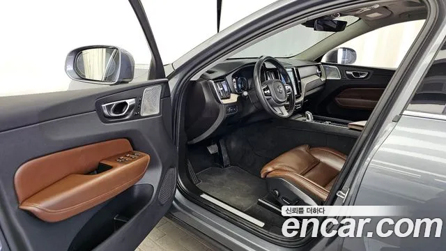 Volvo XC60 2019 — фото 10