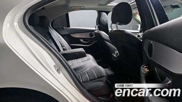 Mercedes-Benz C-Class 2018 — фото 17