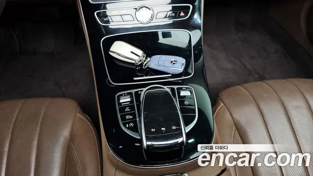 Mercedes-Benz E-Class 2020 — фото 12