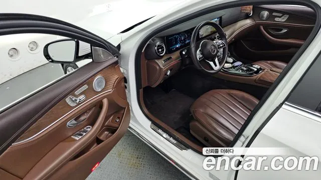Mercedes-Benz E-Class 2020 — фото 13