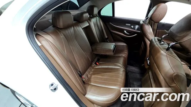 Mercedes-Benz E-Class 2020 — фото 17