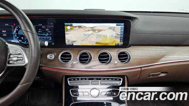 Mercedes-Benz E-Class 2020 — фото 18