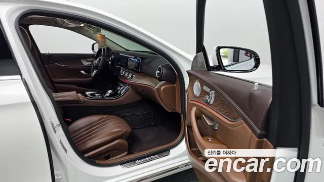 Mercedes-Benz E-Class 2020 — фото 16