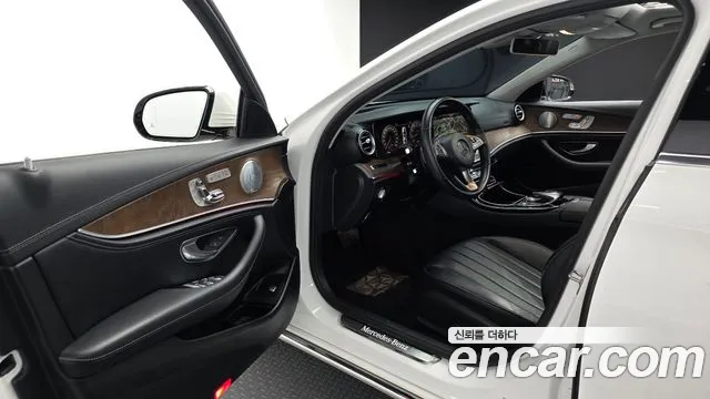 Mercedes-Benz E-Class 2018 — фото 10