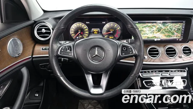 Mercedes-Benz E-Class 2018 — фото 13