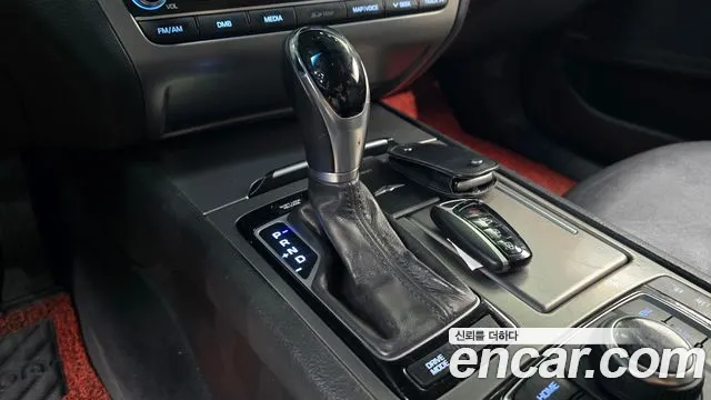 Hyundai Genesis 2016 — фото 10