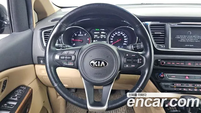 Kia Canival 2017 — фото 14