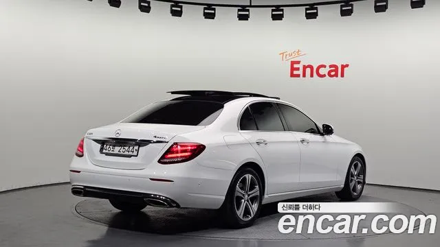 Mercedes-Benz E-Class 2017 — фото 2