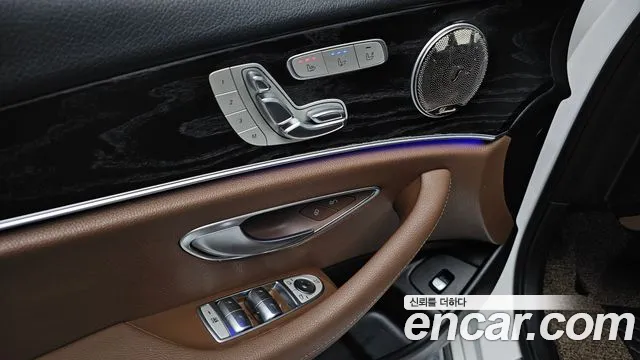 Mercedes-Benz E-Class 2017 — фото 13