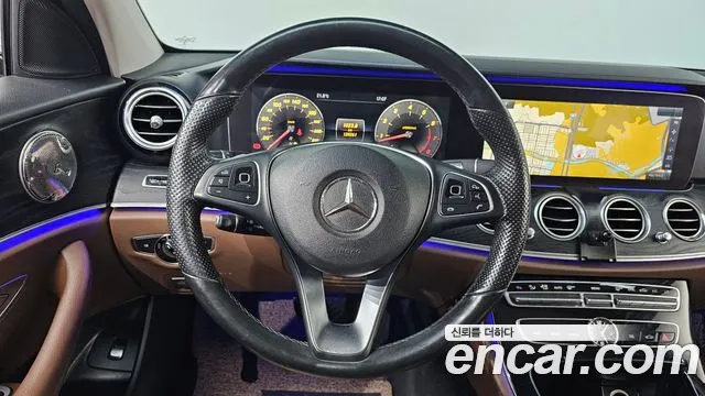 Mercedes-Benz E-Class 2017 — фото 15