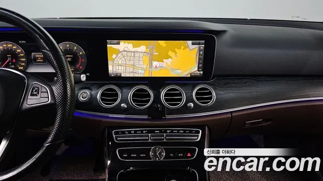 Mercedes-Benz E-Class 2017 — фото 16