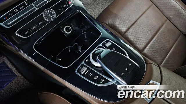 Mercedes-Benz E-Class 2017 — фото 18