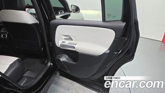 Mercedes-Benz GLB-Class 2021 — фото 15