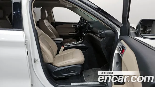Ford Explorer 2022 — фото 17