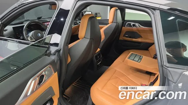 BMW i4 2023 — фото 16