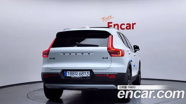 Volvo XC40 2021 — фото 2