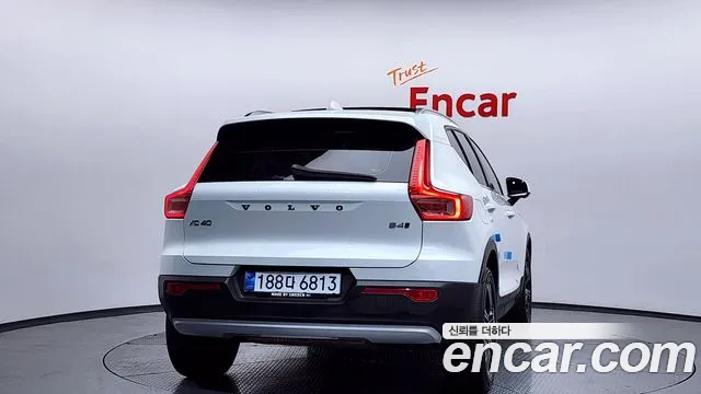 Volvo XC40 2021 — фото 4