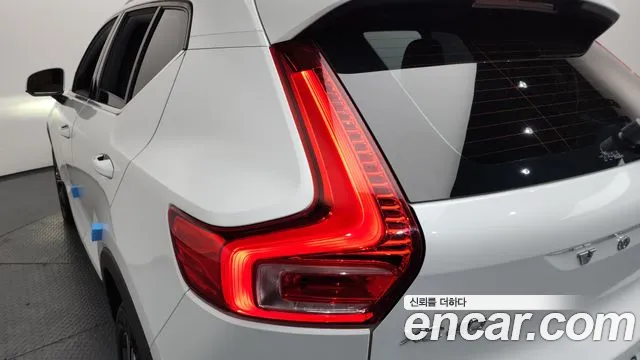 Volvo XC40 2021 — фото 9
