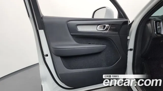 Volvo XC40 2021 — фото 14