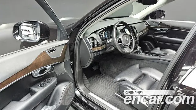 Volvo XC90 2018 — фото 17
