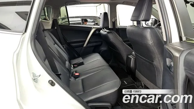 Toyota RAV4 2014 — фото 12