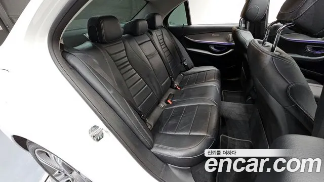 Mercedes-Benz E-Class 2019 — фото 11