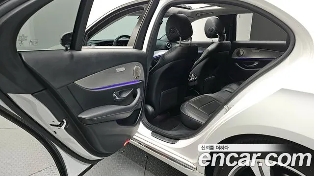 Mercedes-Benz E-Class 2019 — фото 12