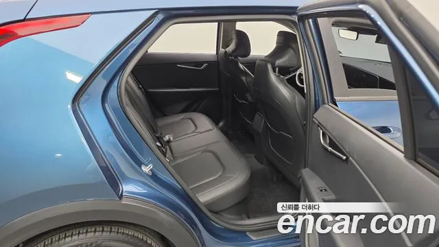 Kia Niro 2022 — фото 11