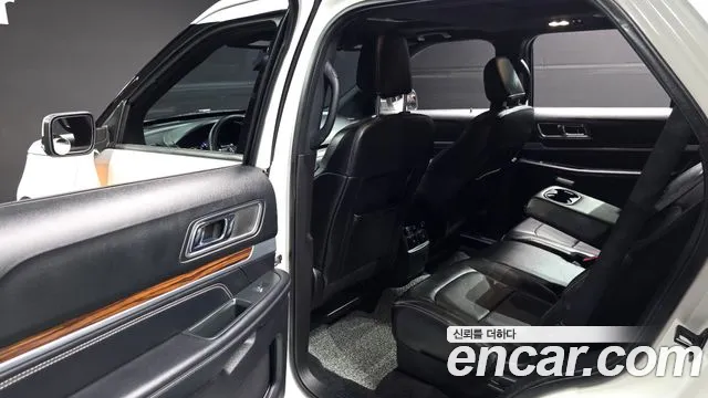 Ford Explorer 2019 — фото 17