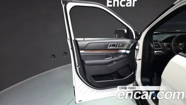 Ford Explorer 2019 — фото 14