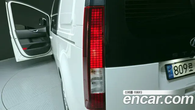 Hyundai Staria 2022 — фото 9