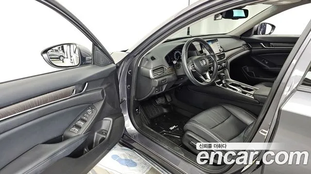 Honda Accord 2018 — фото 10
