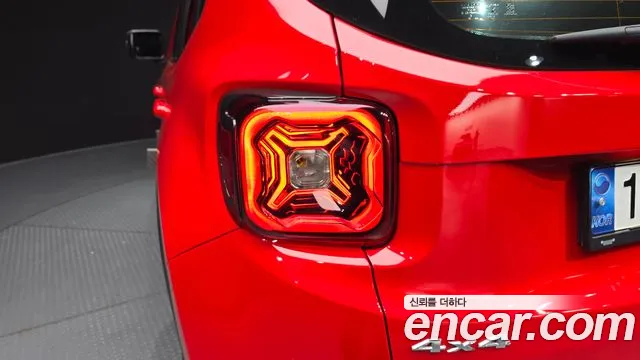 Jeep Renegade 2021 — фото 8