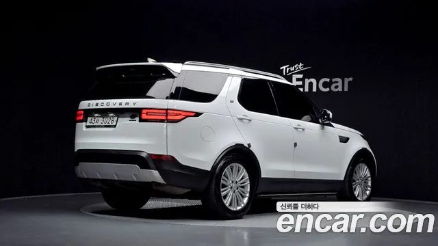 Land Rover Discovery 2017 — фото 1