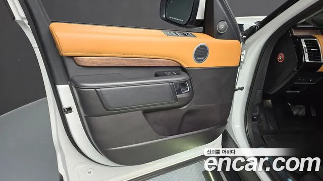 Land Rover Discovery 2017 — фото 13