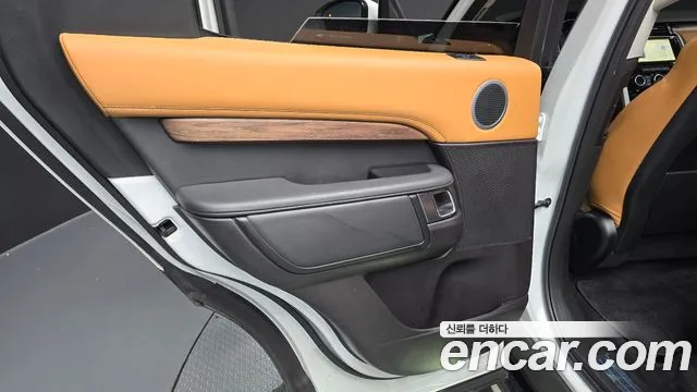 Land Rover Discovery 2017 — фото 14