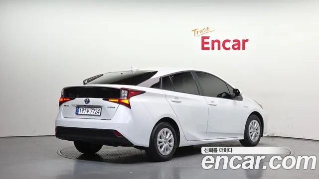 Toyota Prius 2022 — фото 2