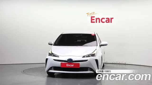 Toyota Prius 2022 — фото 3