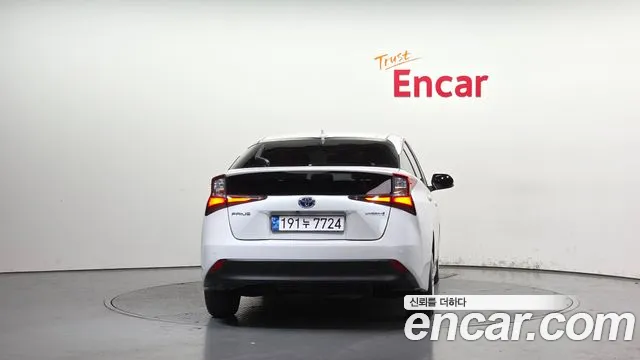 Toyota Prius 2022 — фото 4