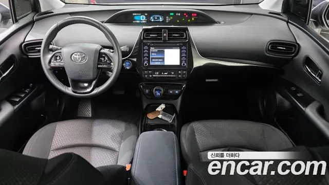 Toyota Prius 2022 — фото 10