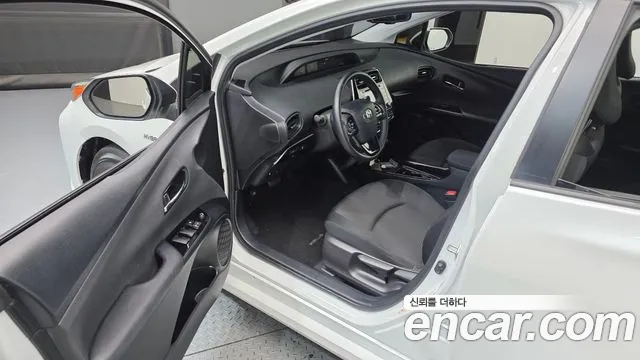 Toyota Prius 2022 — фото 13